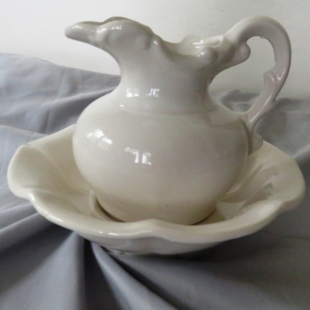Vintage McCoy Sunflower Pottery Pitcher and Bowl - Picture 11 of 14